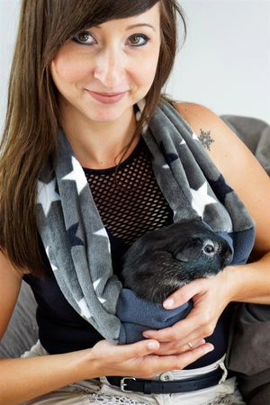 Bonding scarf czyli szalik do zacieśniania więzi szary z polarem minki dla jeża