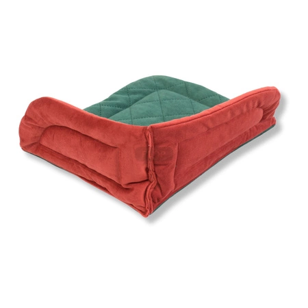 Świąteczne legowisko narożne dla małych zwierząt 2025