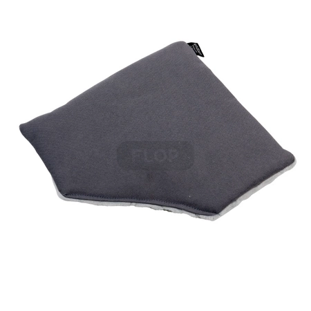 Narożny materacyk z szarego polaru minki