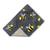 Vetbed® Non-Slip S (50x75cm) - pszczółki na grafitowym tle